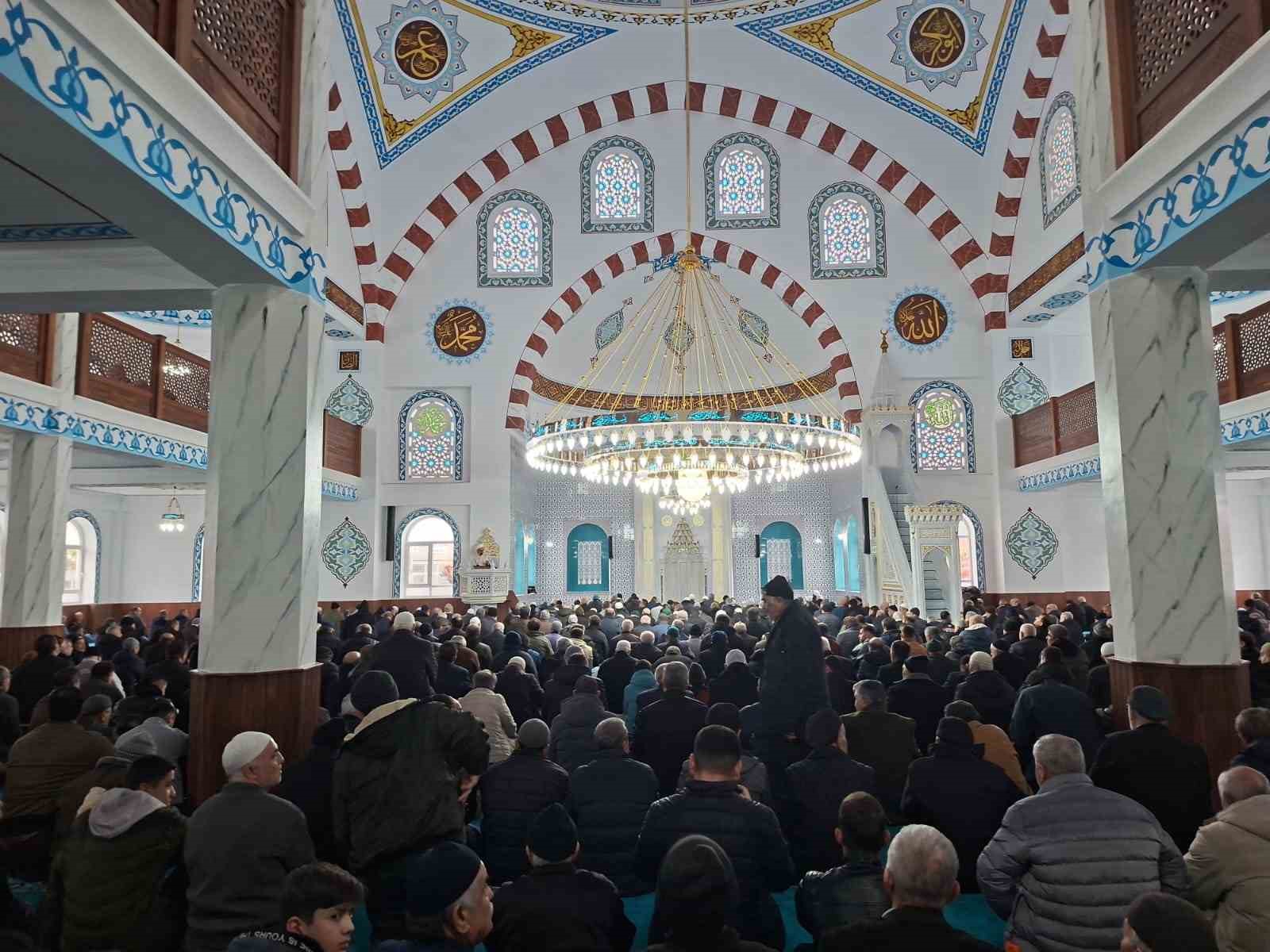 Sandıklı Merkez Cami ibadete açıldı
