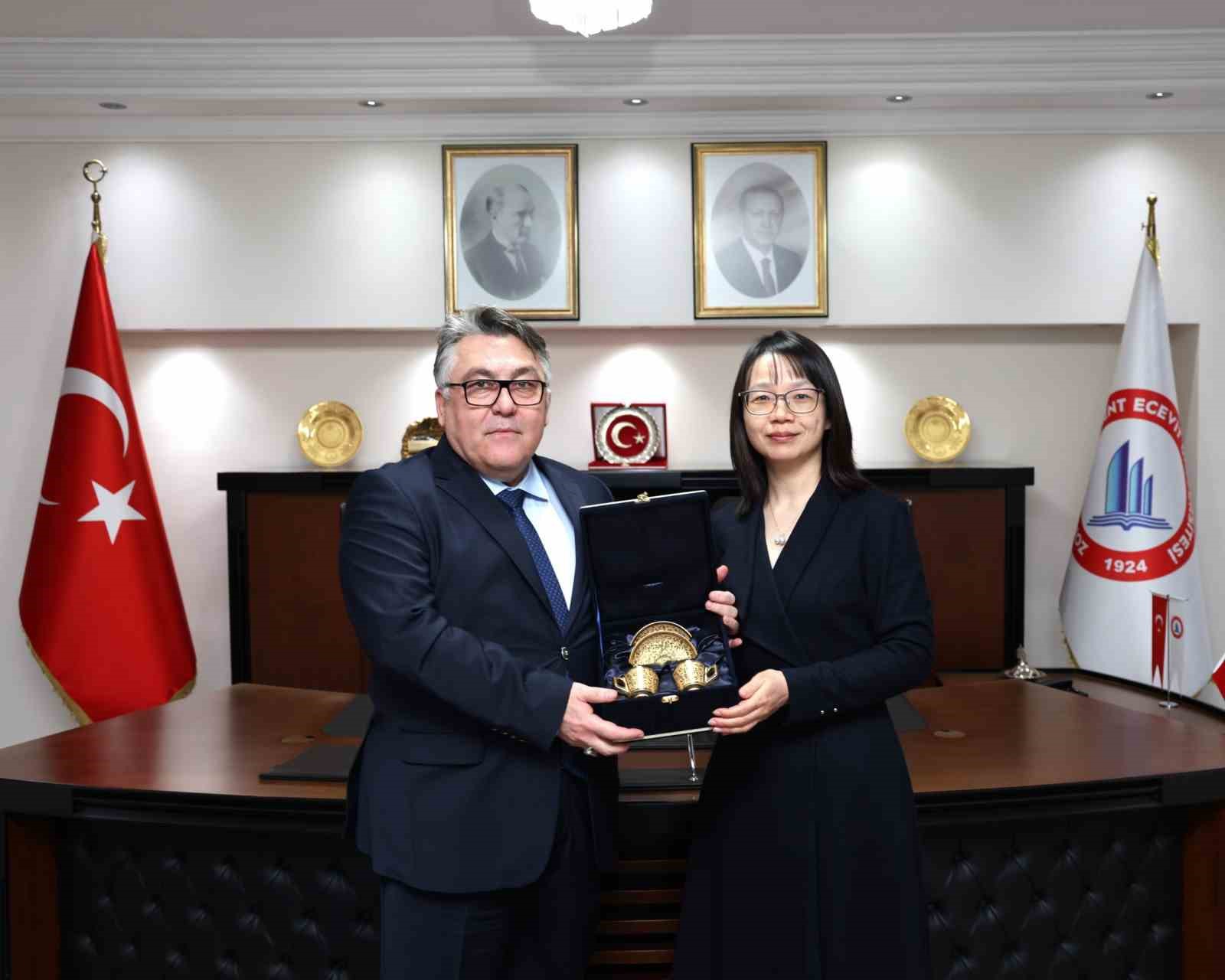 Şangay Dianji Üniversitesi heyetinden Rektör Özölçer’e ziyaret
