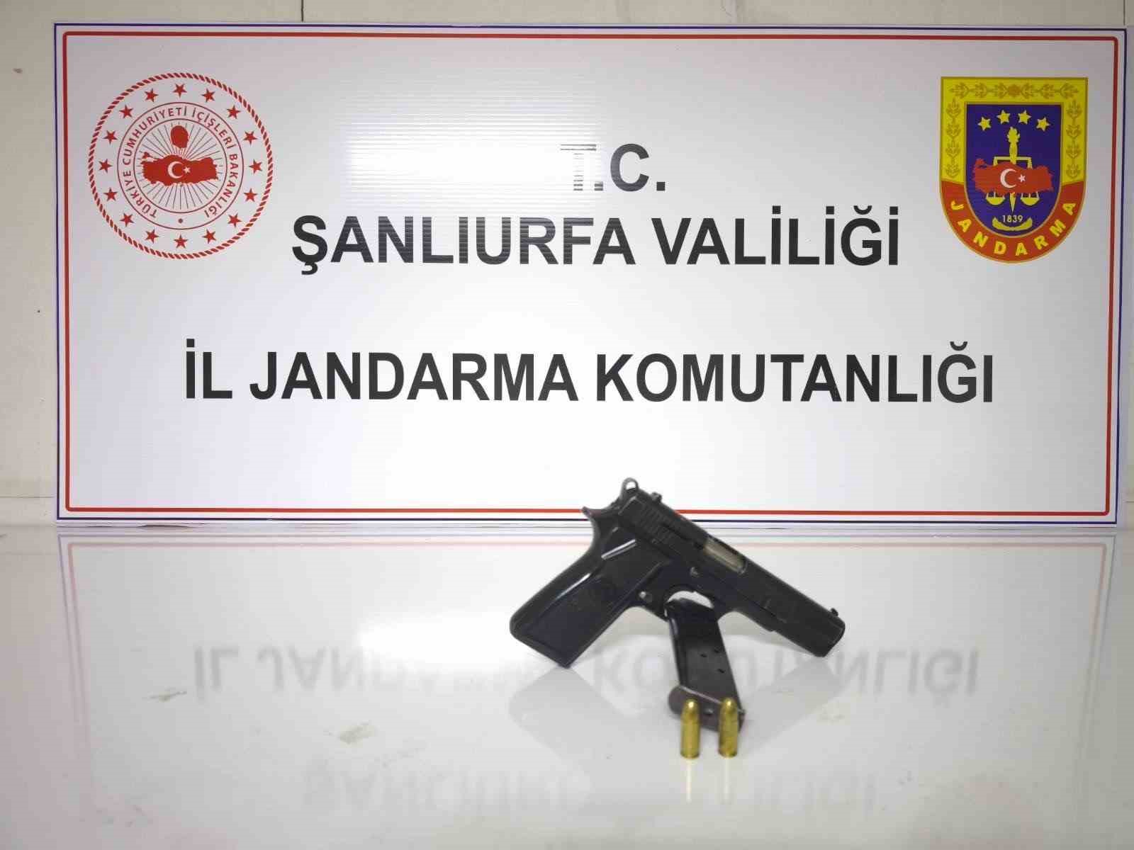 Şanlıurfa’da 3 adet ruhsatsız silah ele geçirildi: 3 gözaltı
