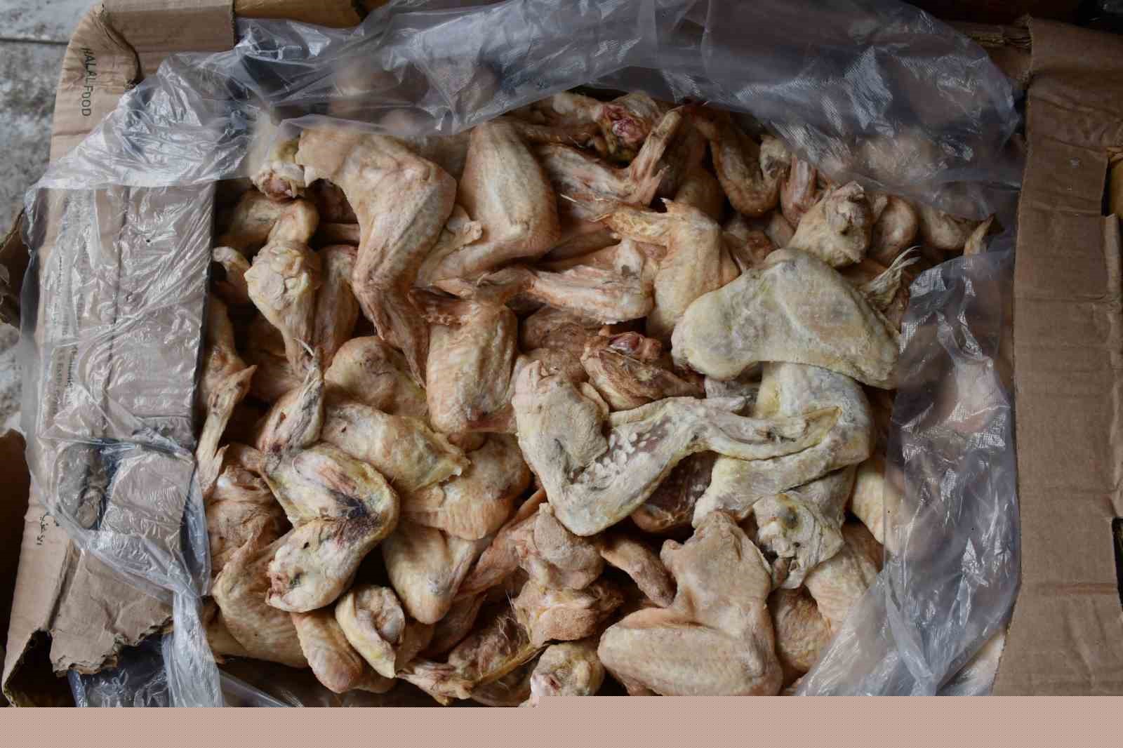 Şanlıurfa’da 50 ton bozuk tavuk ele geçirildi
