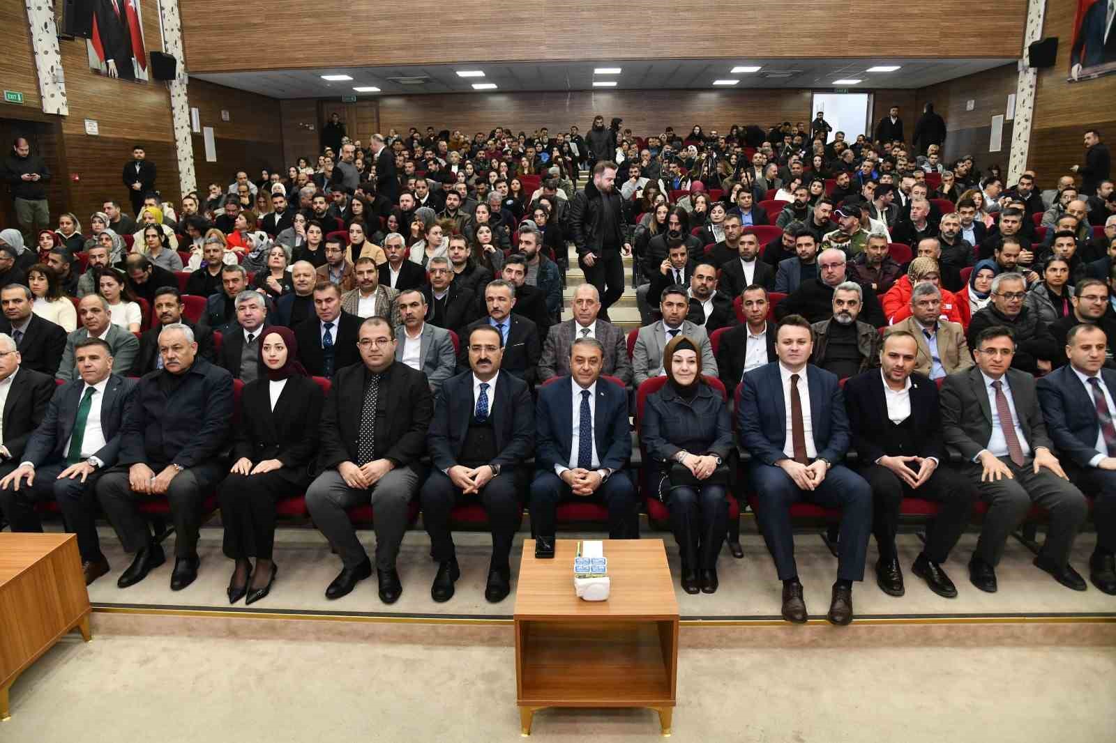 Şanlıurfa’da 6 Şubat depremlerinde hayatını kaybedenler anıldı
