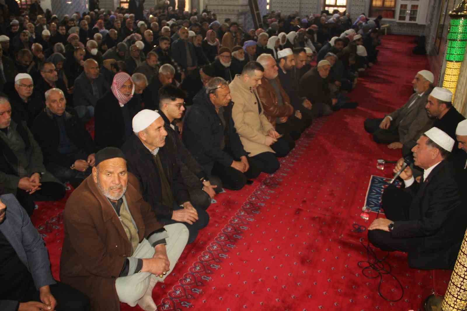 Şanlıurfa’da 6 Şubat depremlerinde hayatını kaybedenler için mevlit okutuldu
