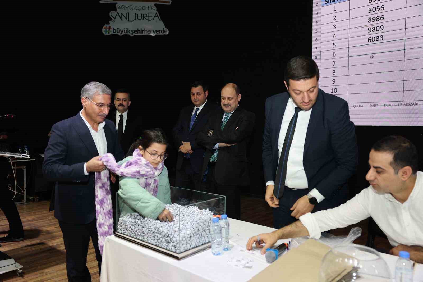 Şanlıurfa’da 90 personel alımı için kura çekimi yapıldı
Şanlıurfa’da 90 personel alımı için kura çekimi yapıldı