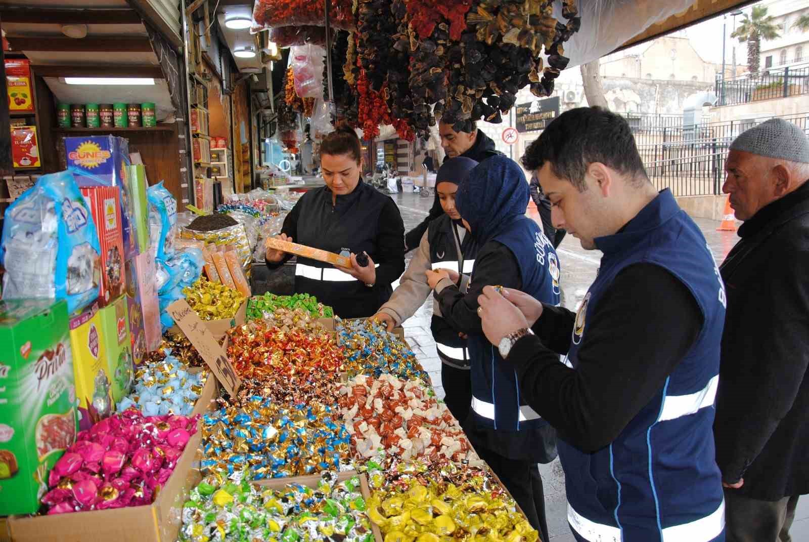 Şanlıurfa’da bayram denetimi: 6 milyon TL’lik ürün ele geçirildi
Şanlıurfa’da bayram denetimi: 6 milyon TL’lik ürün ele geçirildi