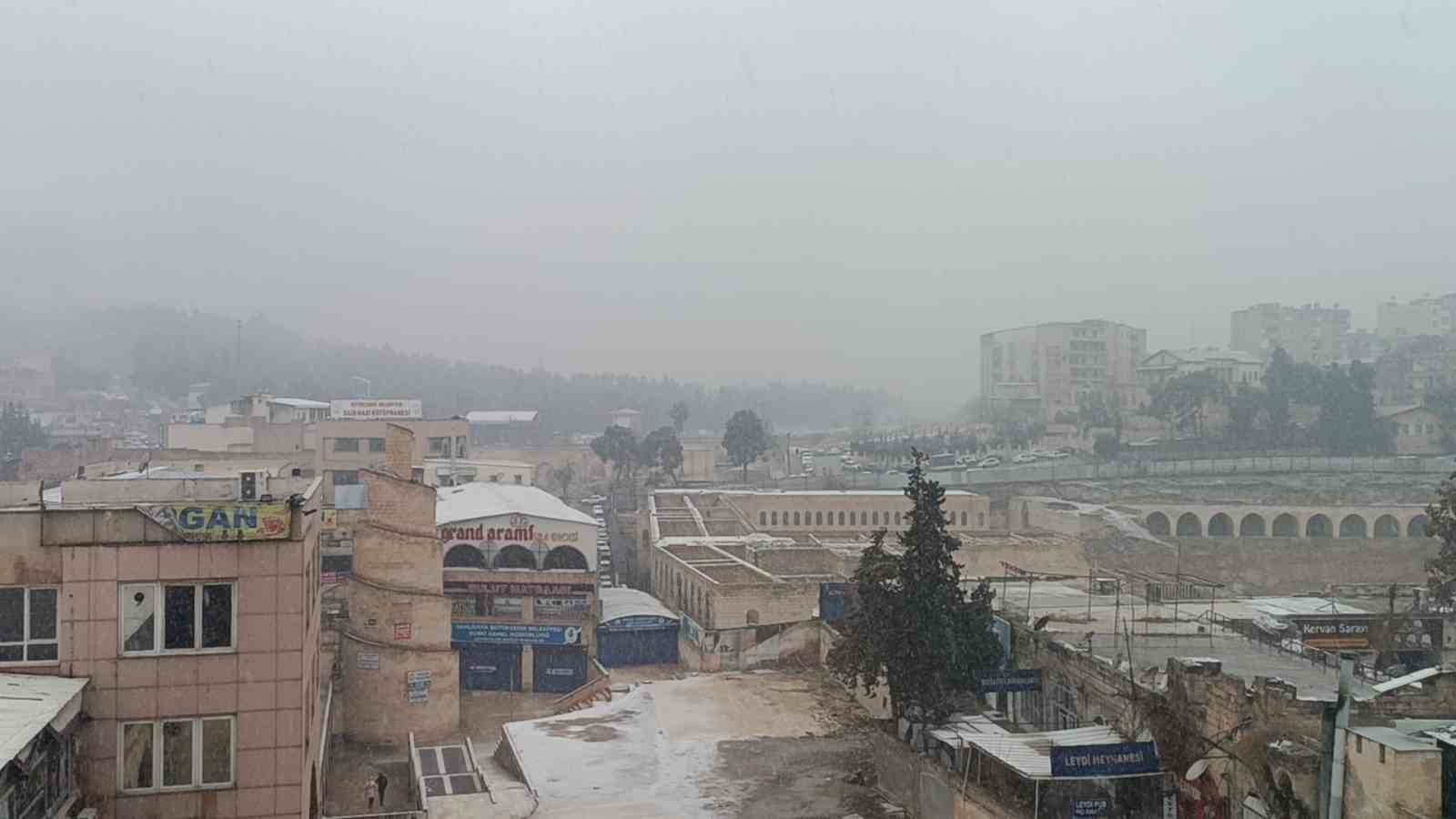 Şanlıurfa’da beklenen kar yağışı başladı
