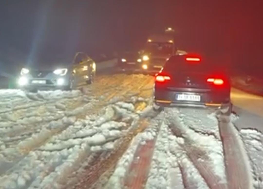 Şanlıurfa’da dolu ve kar yağışı etkili oldu
