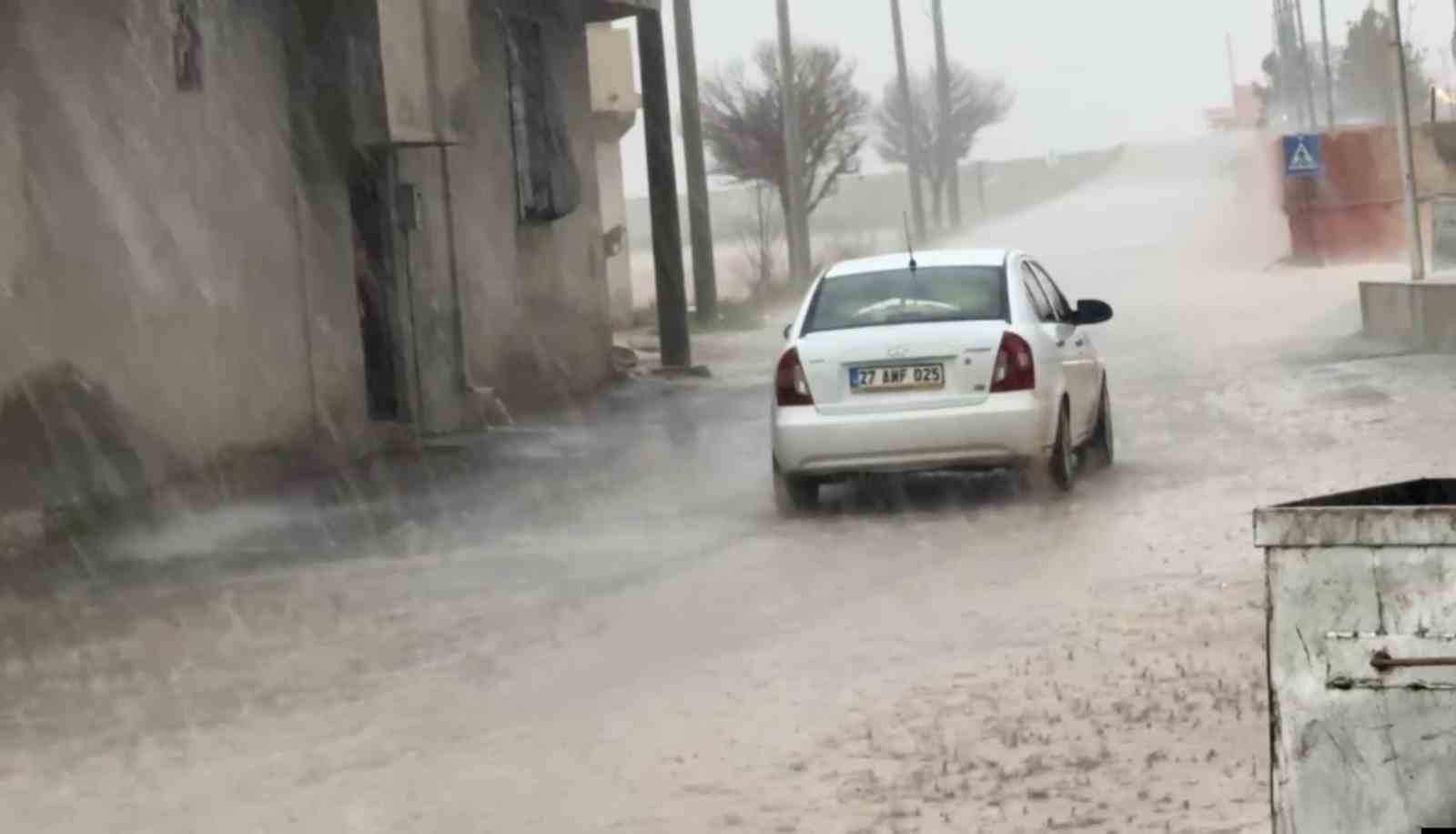 Şanlıurfa’da dolu yağışı hayatı olumsuz etkiledi
