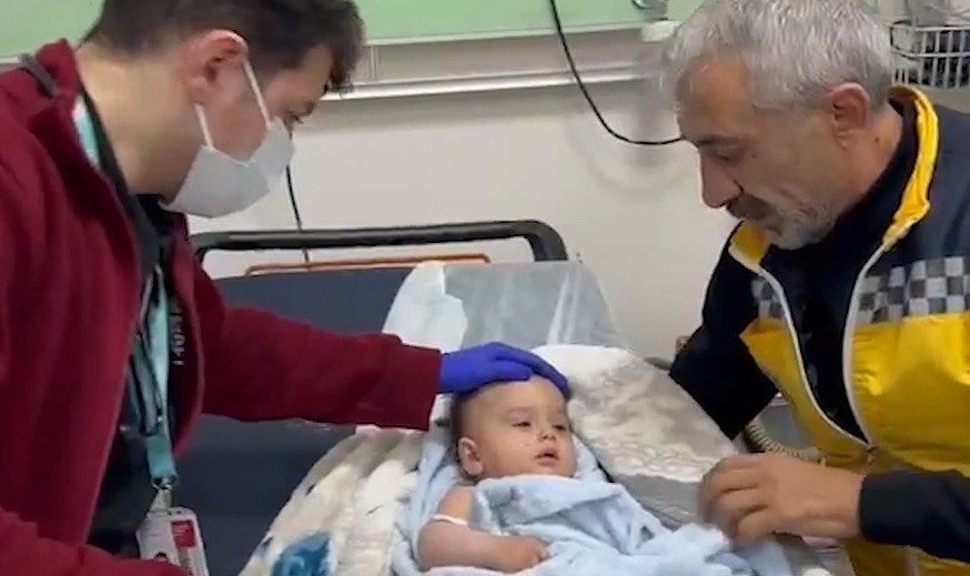 Şanlıurfa’da hastalar paletli ambulanslarla hastaneye ulaştırıldı
