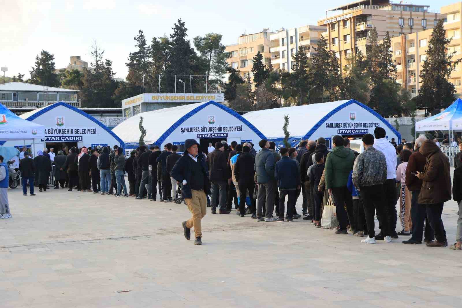 Şanlıurfa’da iftar çadırında ilk oruçlar açıldı
