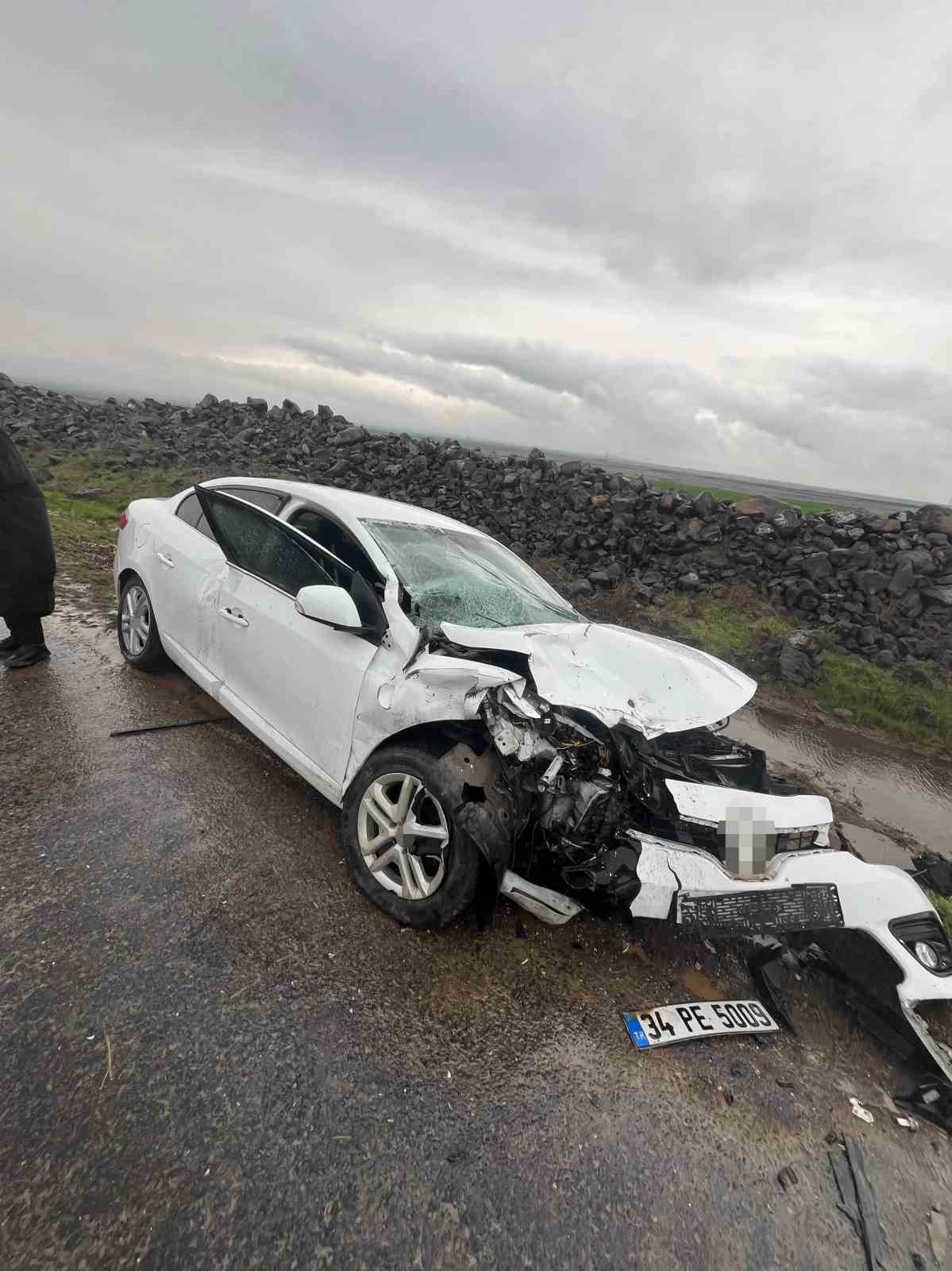 Şanlıurfa’da iki otomobil kafa kafaya çarpıştı: 8 yaralı
