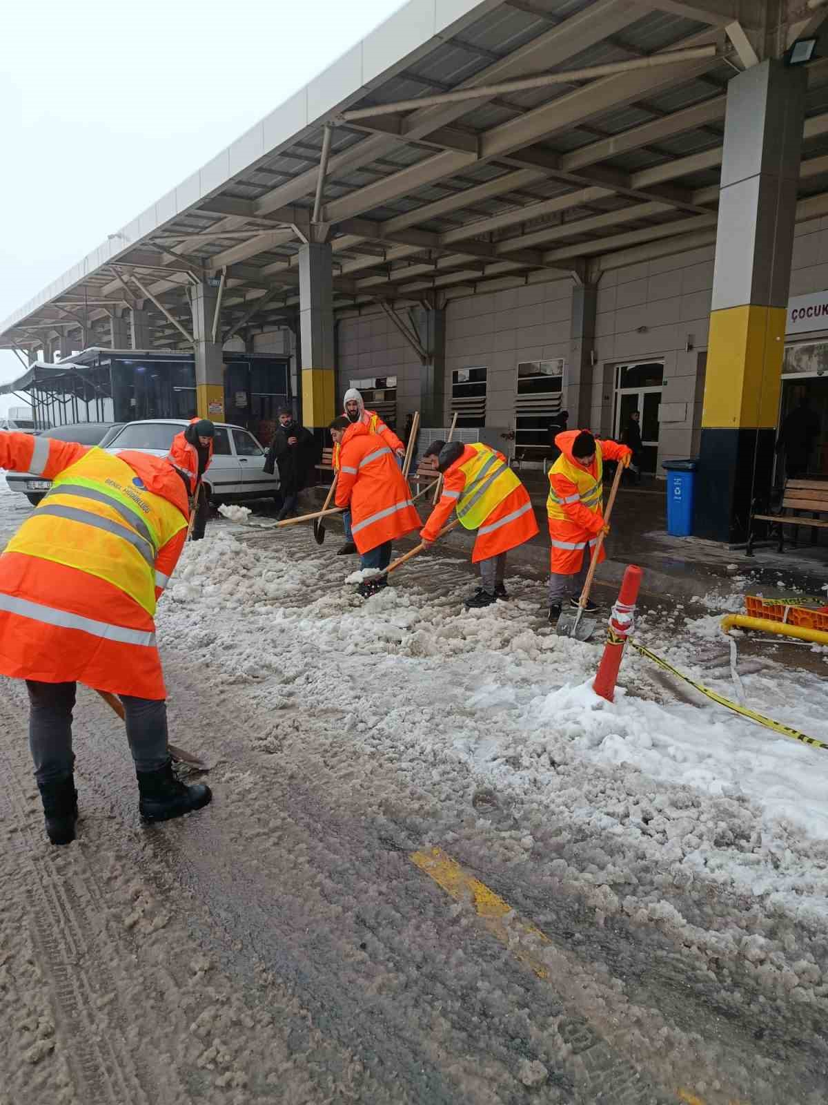 Şanlıurfa’da kar temizliği sürüyor
