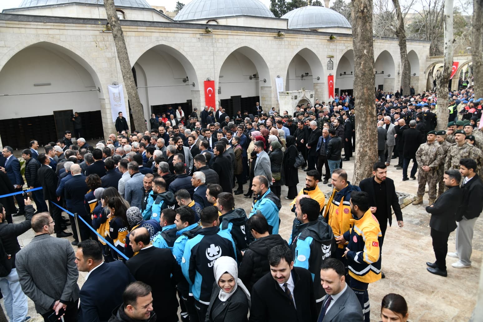 Şanlıurfa’da kent protokolü vatandaşlarla bayramlaştı
