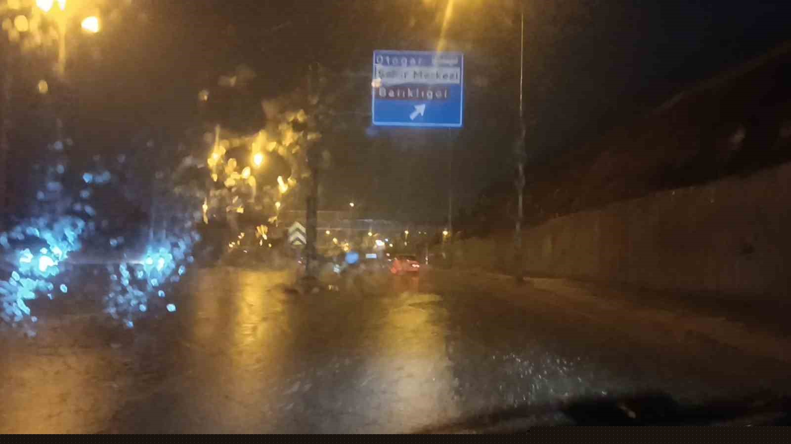 Şanlıurfa’da kısa süreli sağanak hayatı olumsuz etkiledi
