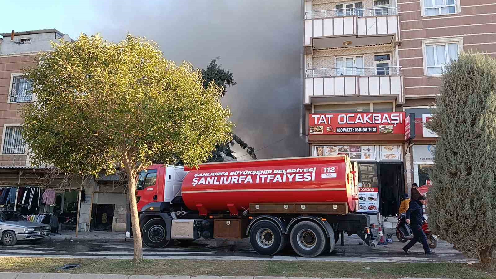 Şanlıurfa’da koltuk ve yatak üretimi yapılan atölyede korkutan yangın
