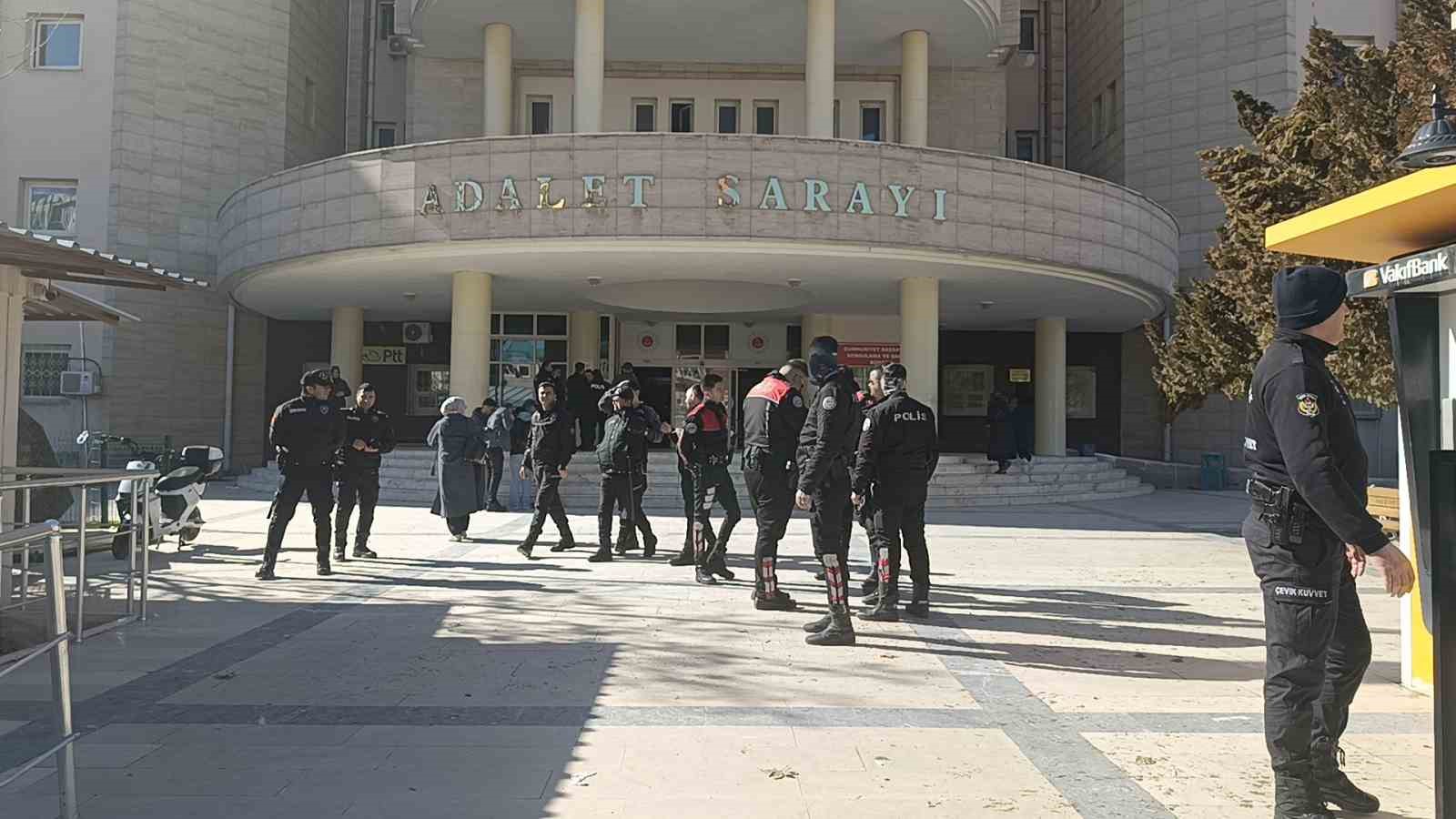 Şanlıurfa’da kuyumcu soygununda 6 şüpheli adliyeye sevk edildi
