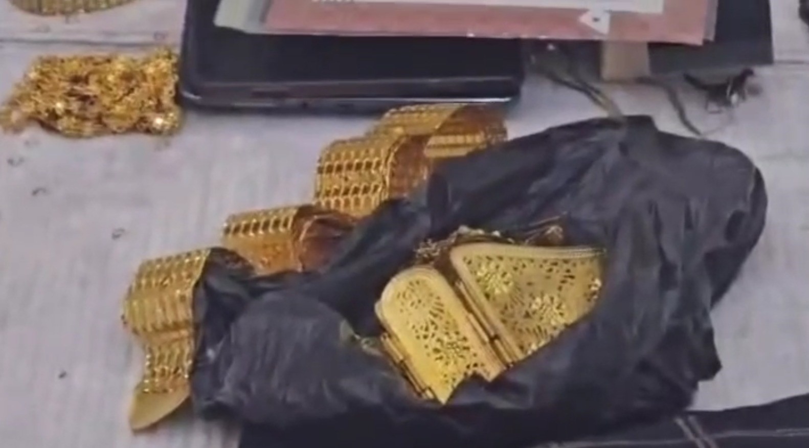 Şanlıurfa’da kuyumcuda hırsızlık anı kameraya yansıdı
