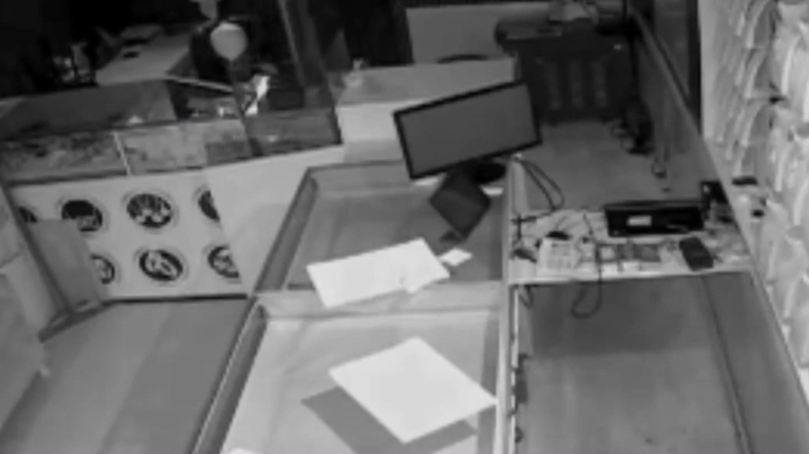 Şanlıurfa’da kuyumcuda hırsızlık anı kameraya yansıdı
