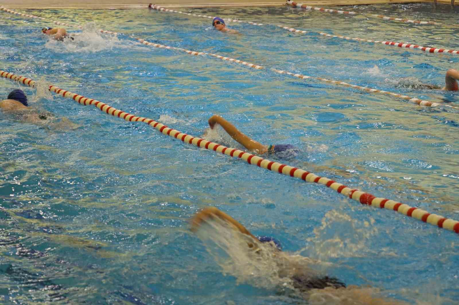 Şanlıurfa’da minik yüzücülerden 24 madalya
Şanlıurfa’da minik yüzücülerden 24 madalya