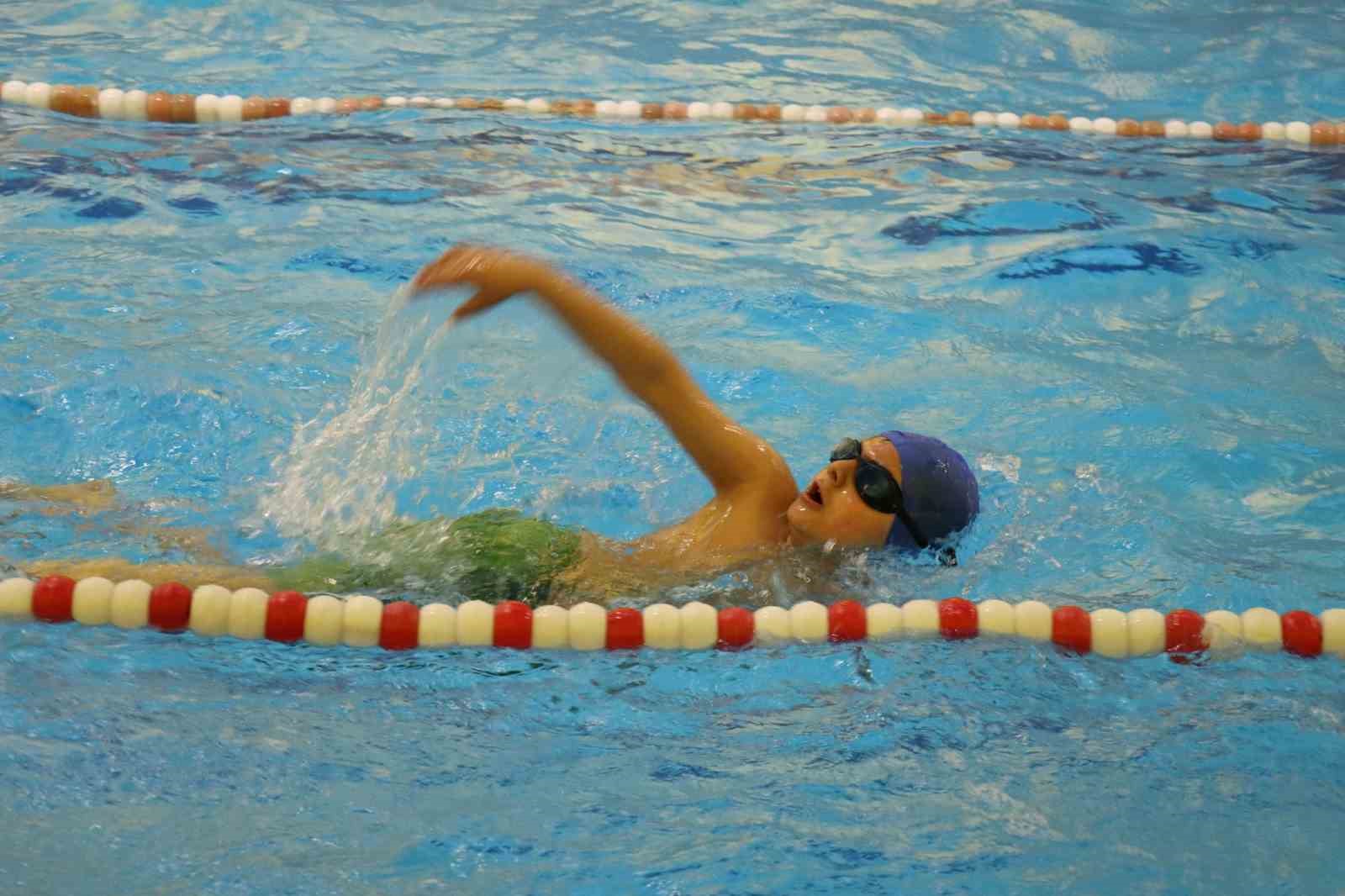 Şanlıurfa’da minik yüzücülerden 24 madalya
Şanlıurfa’da minik yüzücülerden 24 madalya