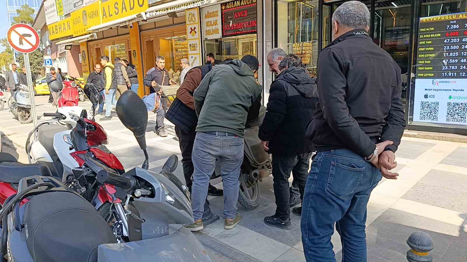 Şanlıurfa’da motosikletler çarpıştı, sürücüler yaralandı
