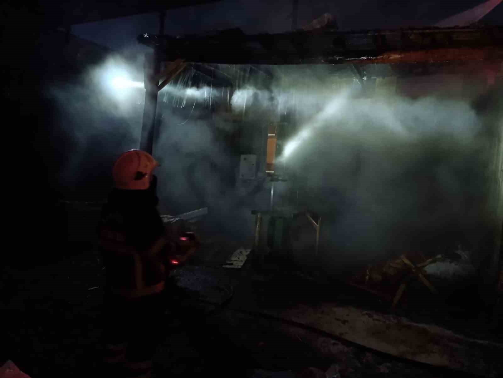 Şanlıurfa’da oduncular pazarında yangın
