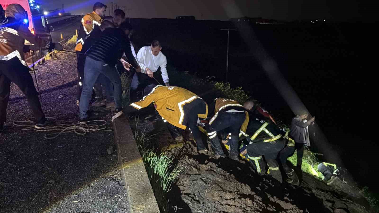 Şanlıurfa’da otomobil şarampole uçtu: 5 yaralı
