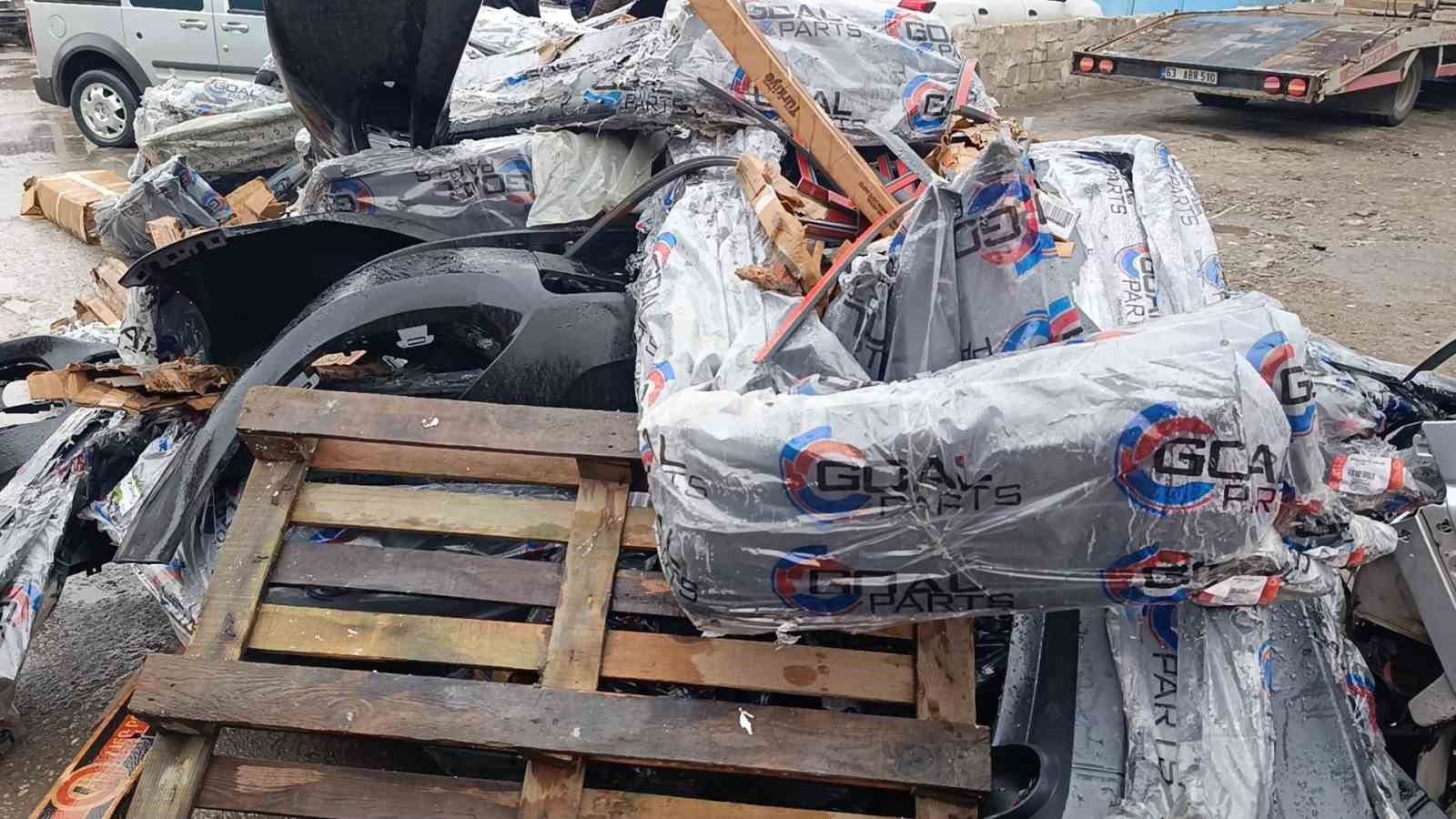 Şanlıurfa’da otomotiv deposunda korkutan yangın
