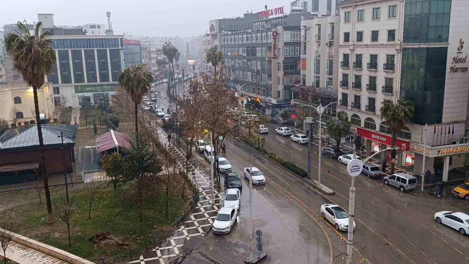 Şanlıurfa’da sağanak yağış etkili oluyor
