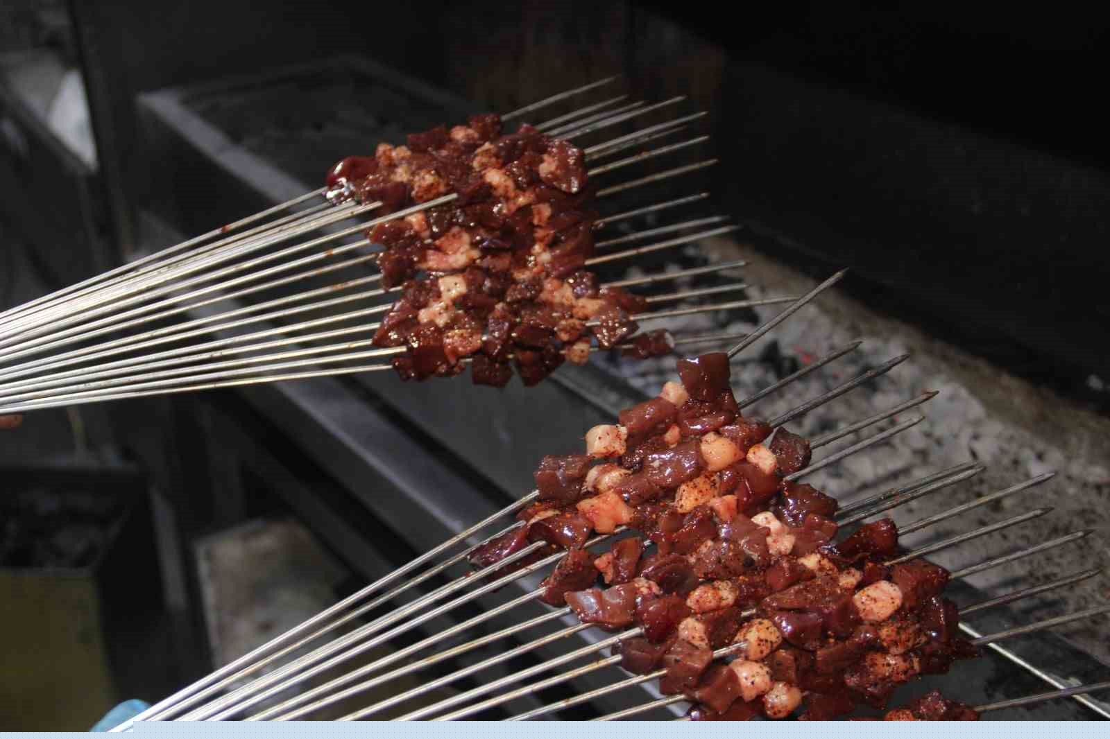 Şanlıurfa’da sahur vakti ciğer keyfi
