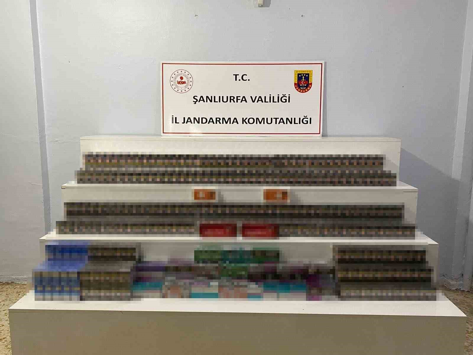 Şanlıurfa’da yol kontrolünde 8 bin 958 paket gümrük kaçağı sigara ele geçirildi
