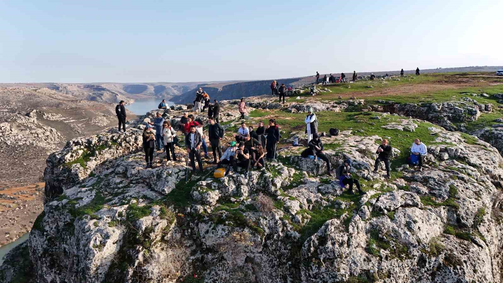Şanlıurfalı doğaseverler Rumkale’de bağımlılık ve şiddete karşı yürüdü
Şanlıurfalı doğaseverler Rumkale’de bağımlılık ve şiddete karşı yürüdü