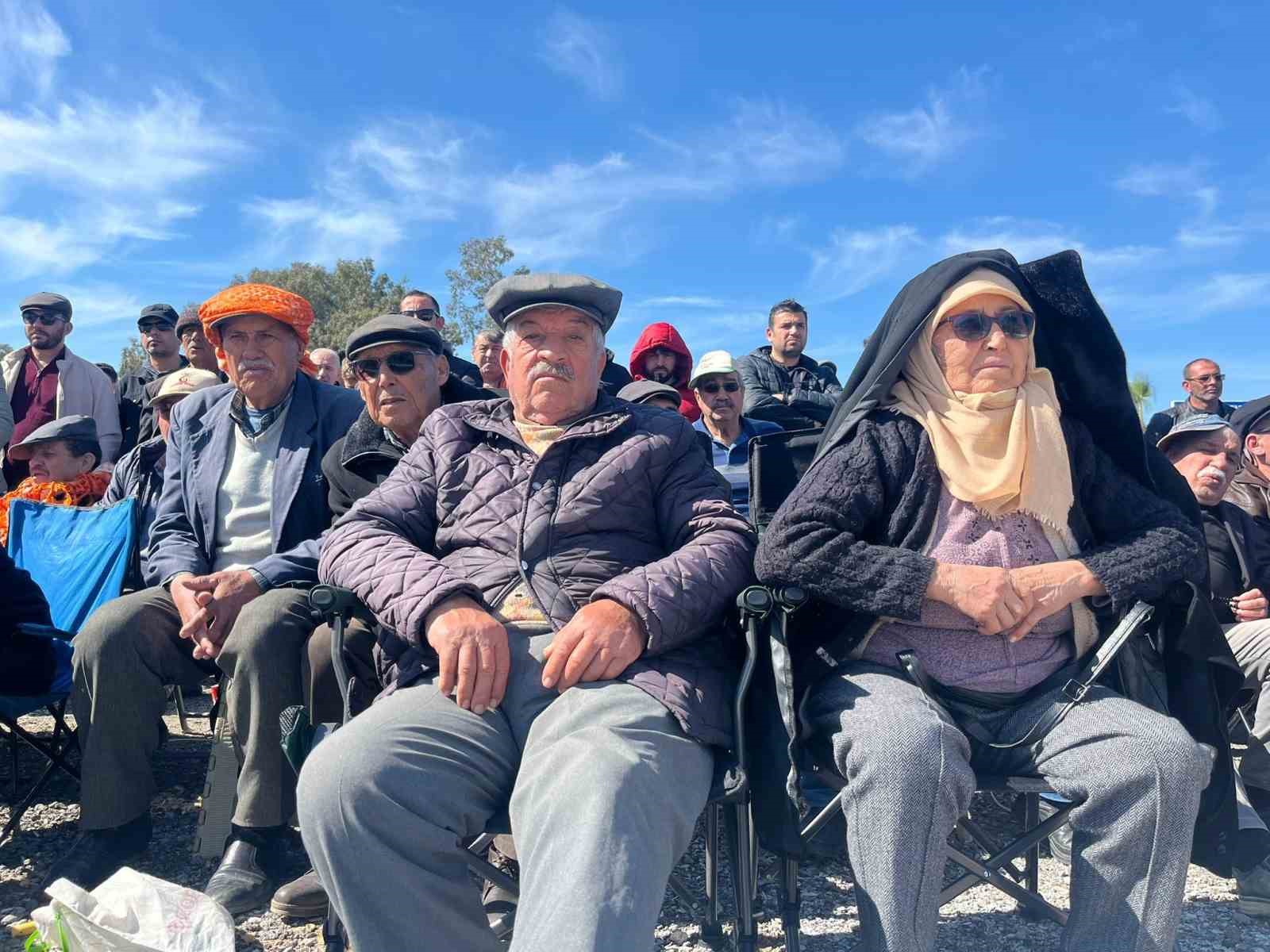 Şap karantinası kalktı, deve güreşleri İncirliova’da başladı
