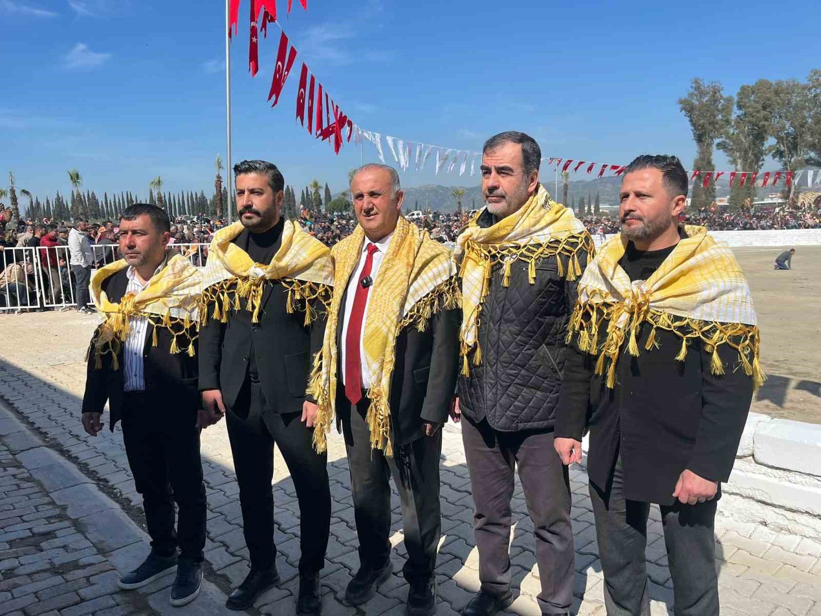 Şap karantinası kalktı, deve güreşleri İncirliova’da başladı
