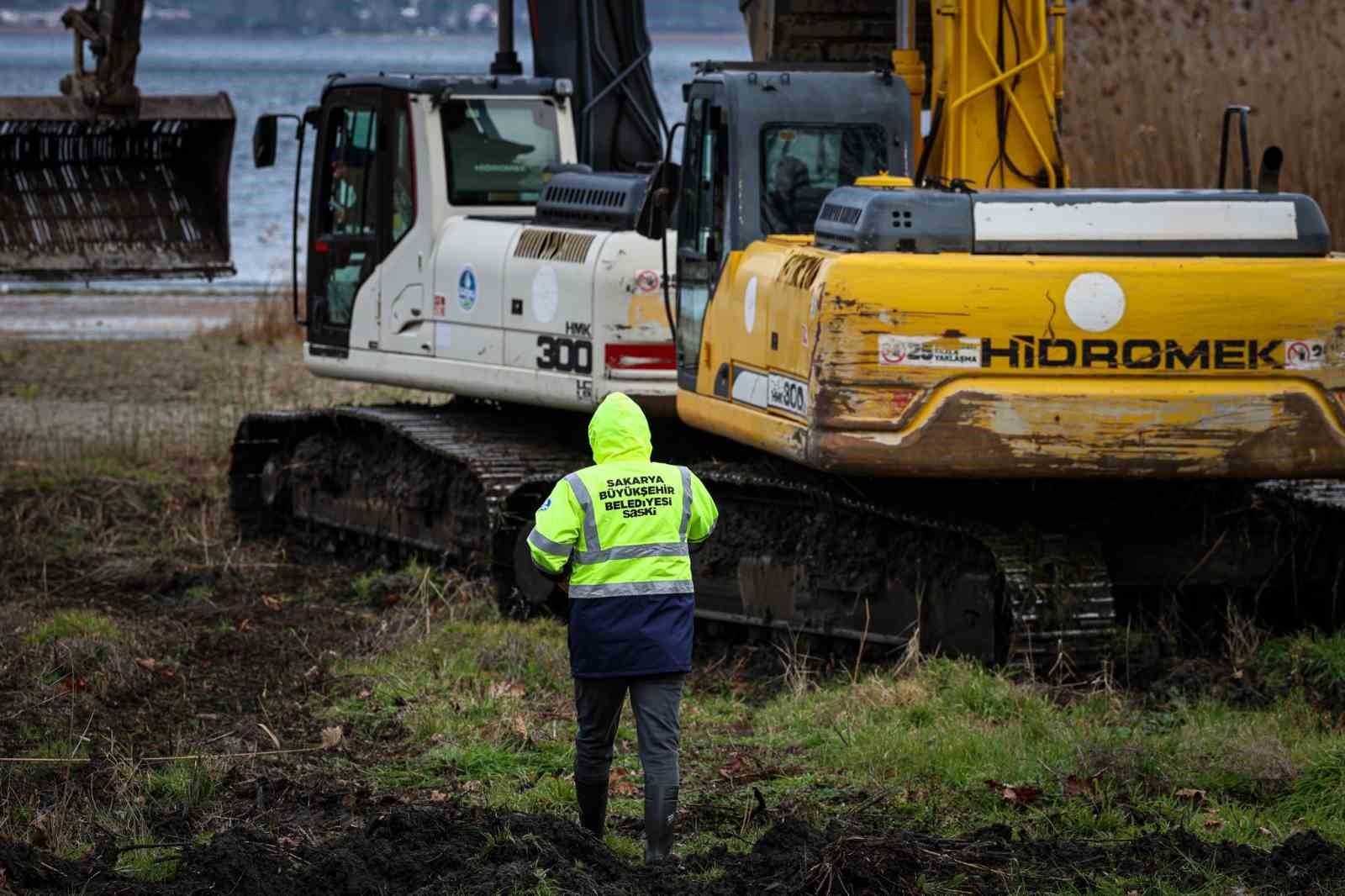 Sapanca Gölü kıyısında kaçak iskele ve yapı yıkımları devam ediyor: 89 yapı kaldırıldı

