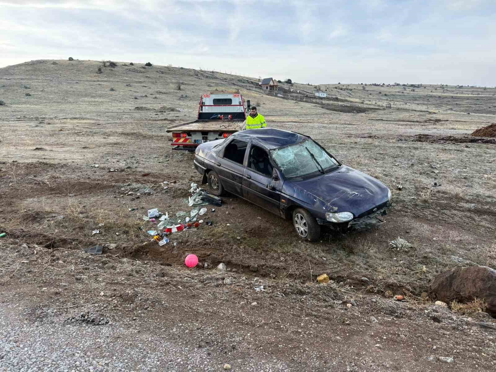 Şarampole devrilen otomobilde 2 kişi yaralandı
