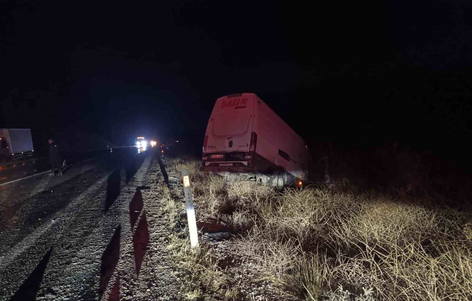 Şarampole giren minibüste 2 kişi yaralandı
