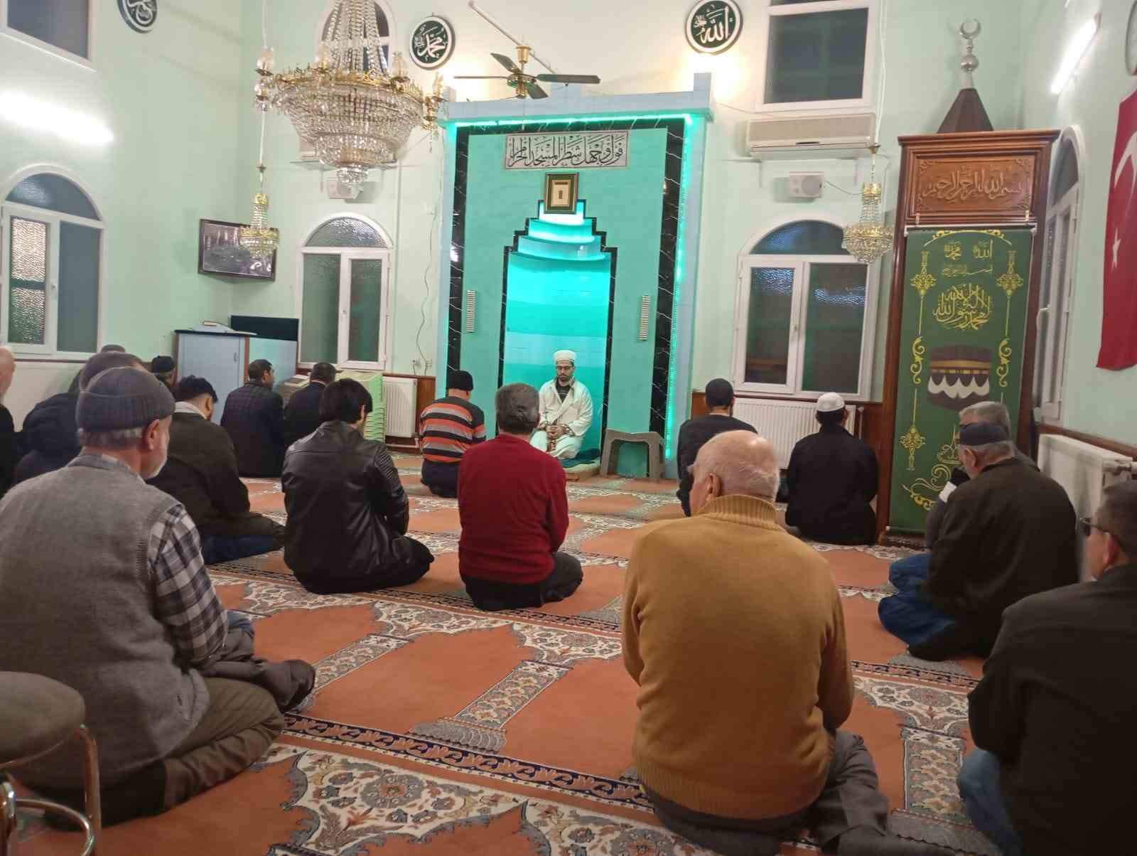 Sarıcakaya Müftüsü Altunbaş, Mayıslar Mahallesi’nde iftar sofrasına konuk oldu
