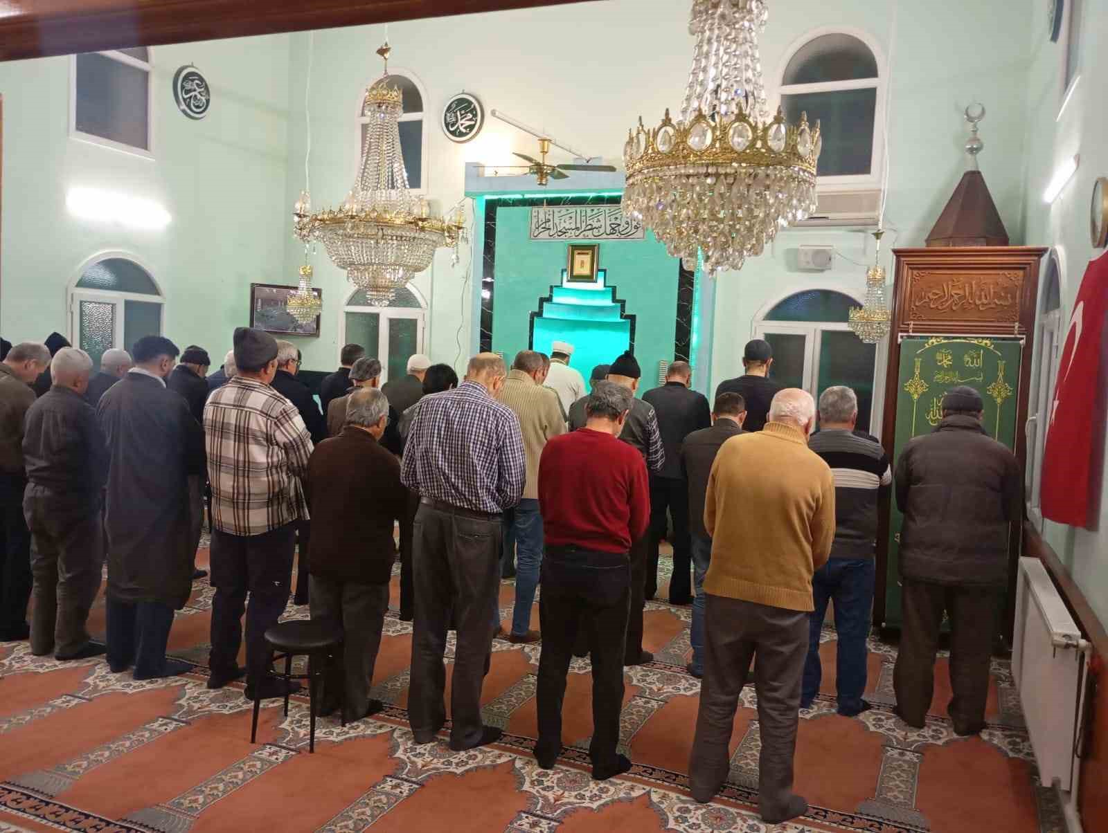 Sarıcakaya Müftüsü Altunbaş, Mayıslar Mahallesi’nde iftar sofrasına konuk oldu
