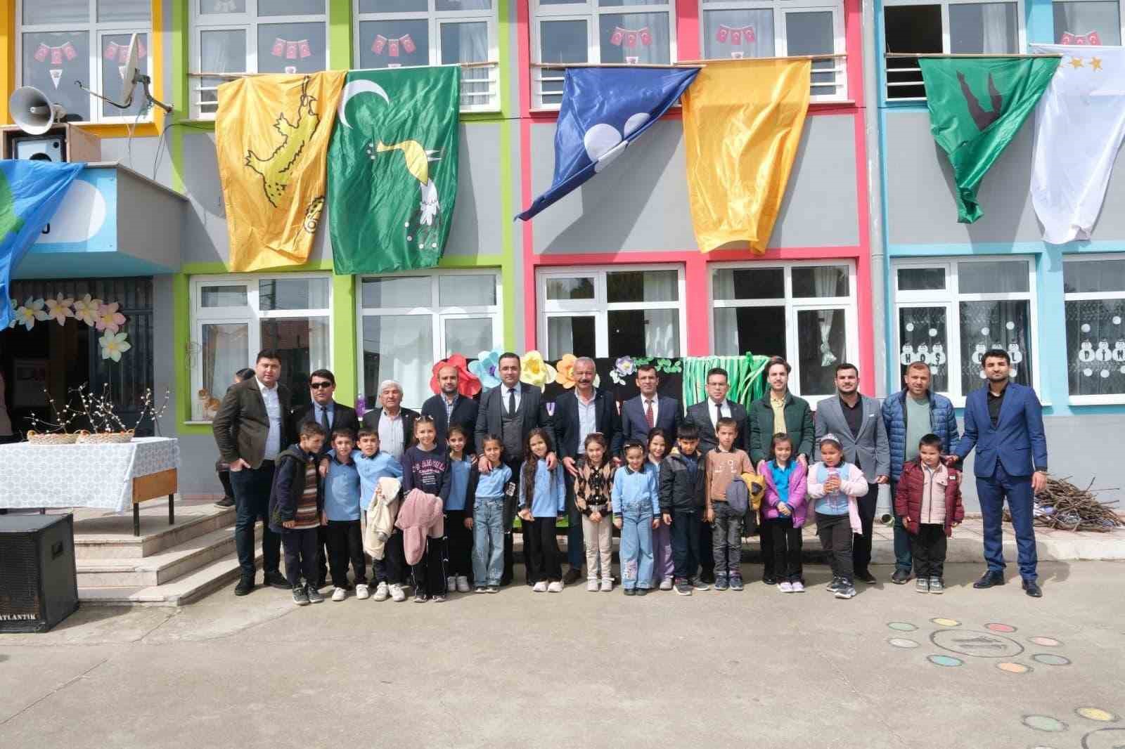 Sarıgöl’de 400 fıstık çamı toprakla buluştu
