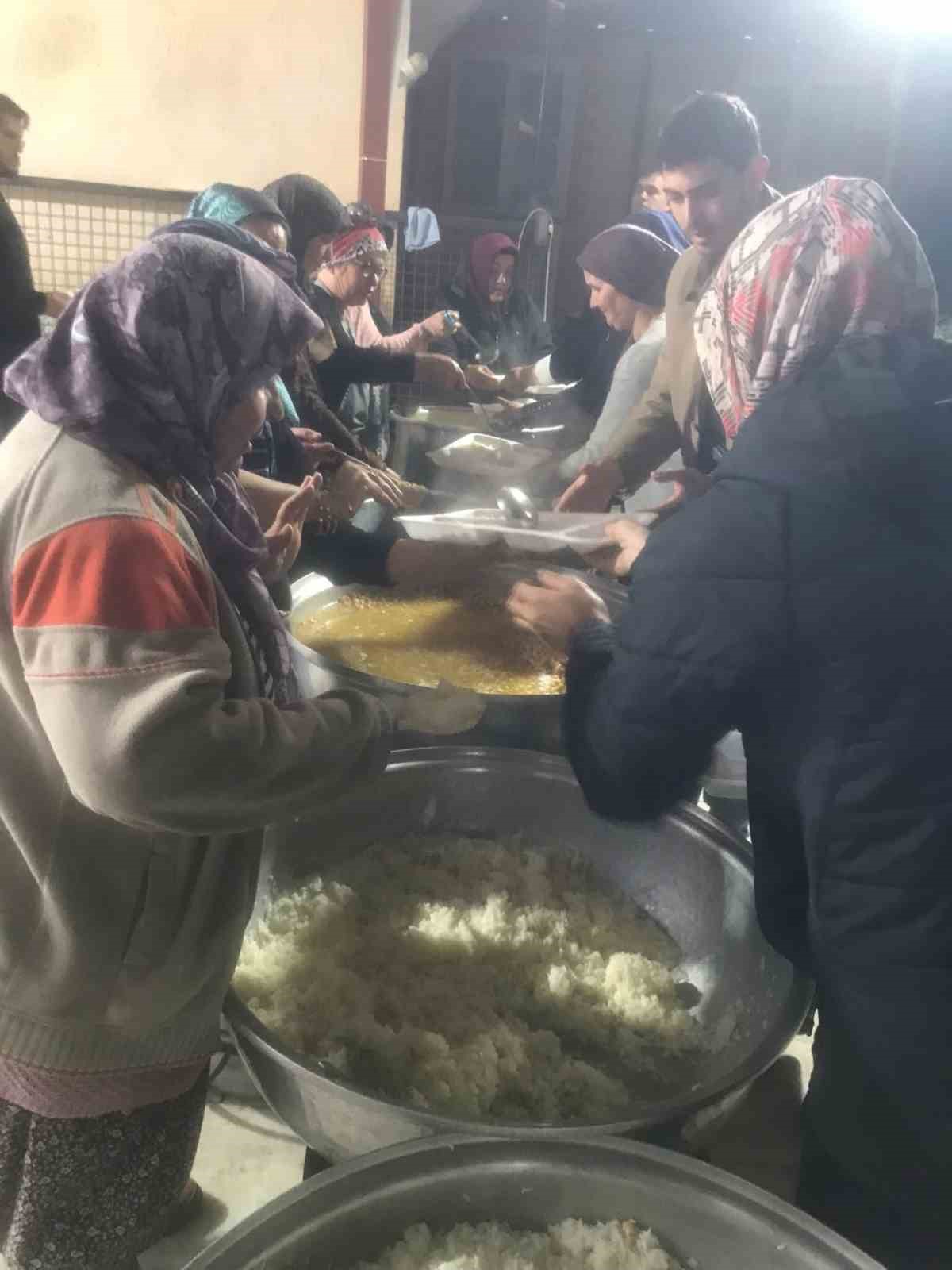 Sarıgöl’de geleneksel Kadir Gecesi iftarı düzenlendi
