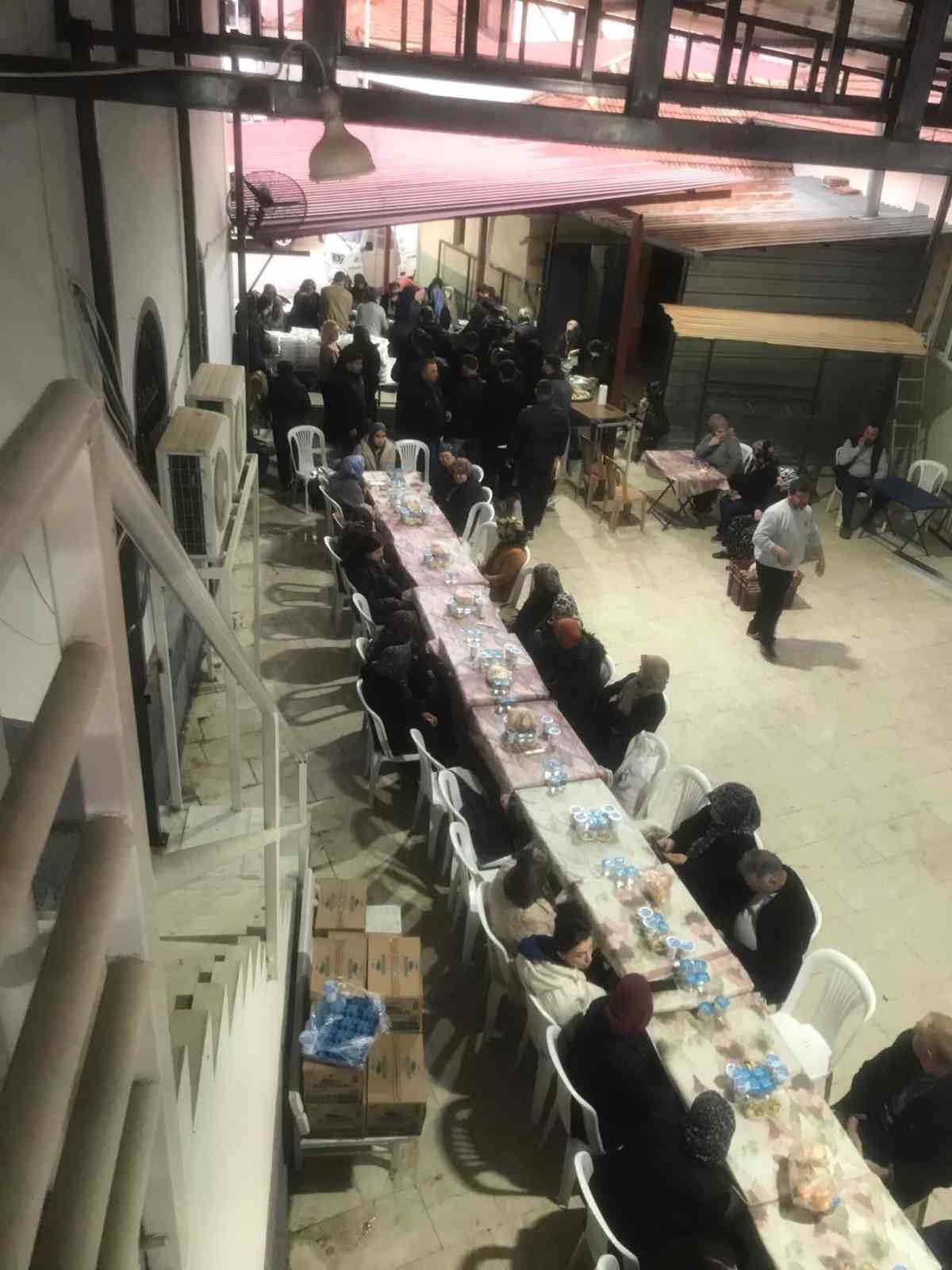 Sarıgöl’de geleneksel Kadir Gecesi iftarı düzenlendi

