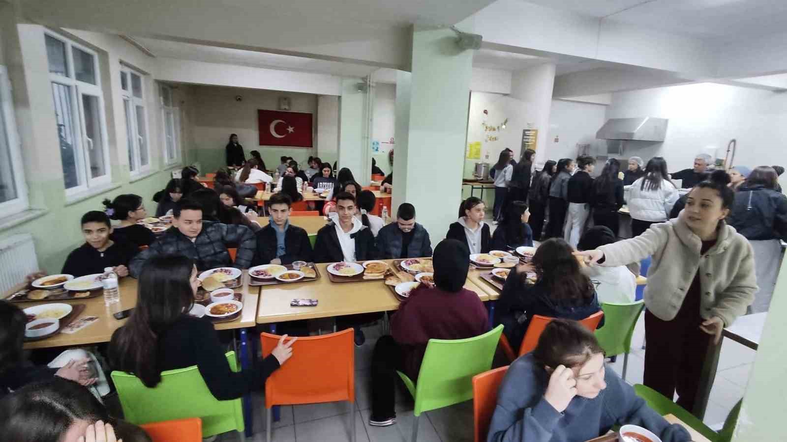 Sarıgöl’de liseliler aynı sofrada buluştu
