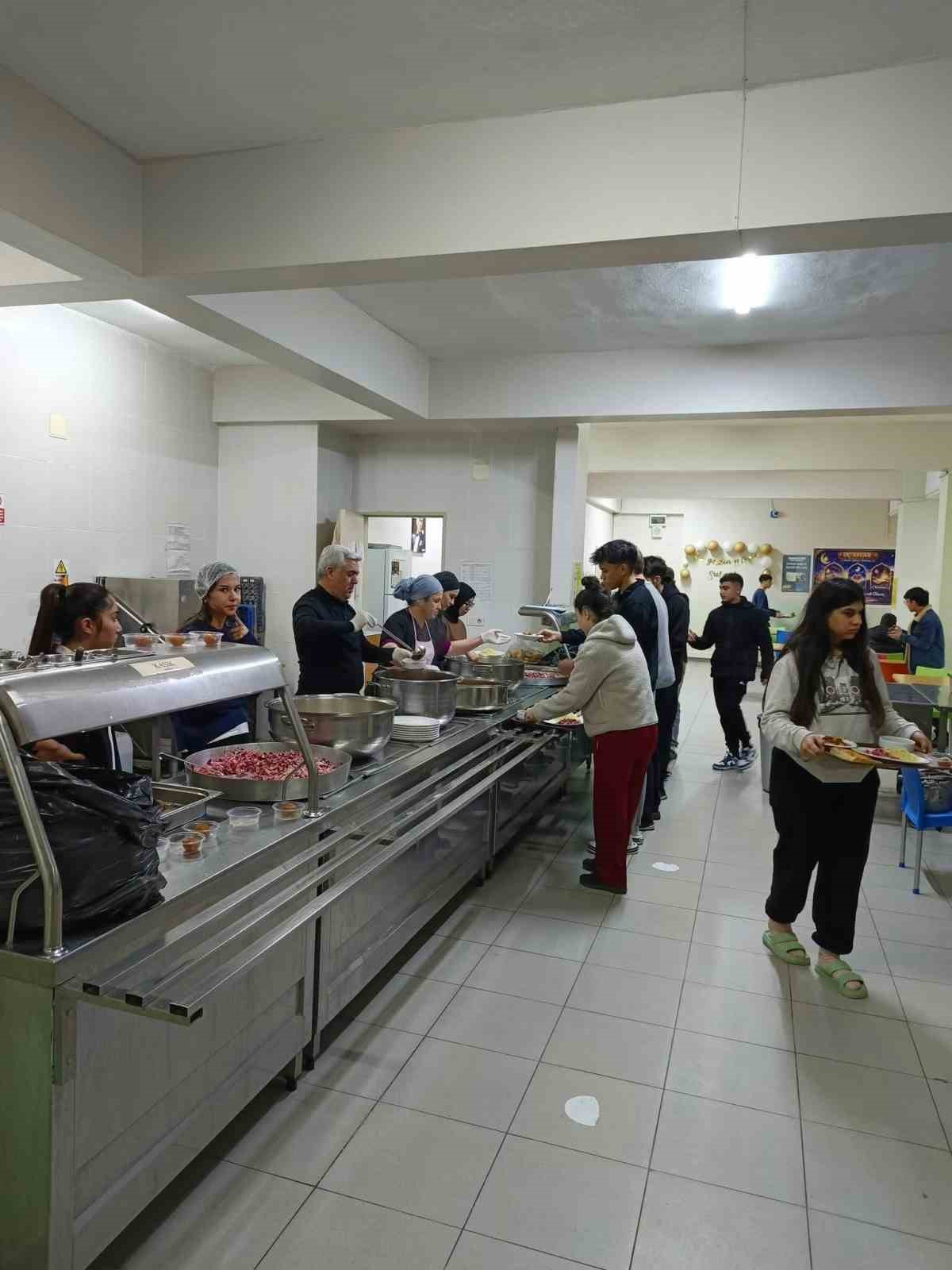 Sarıgöl’de liseliler aynı sofrada buluştu
