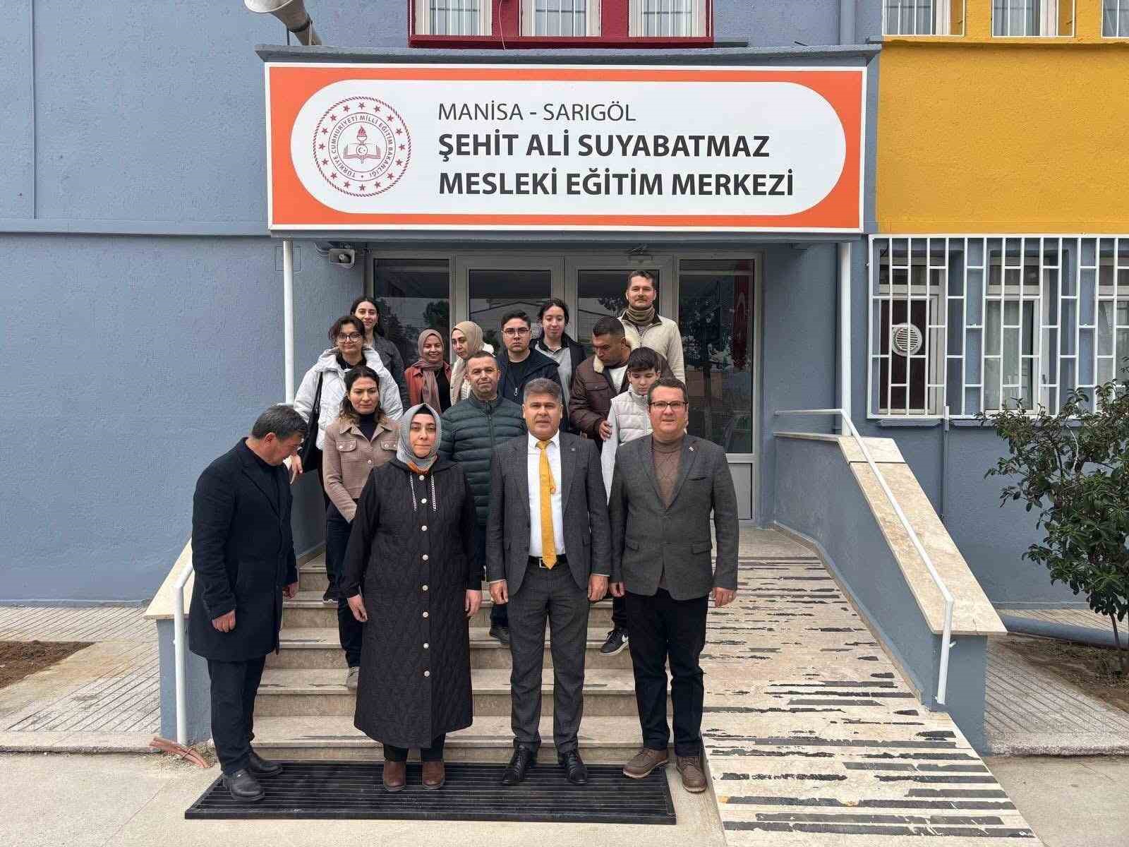 Sarıgöl’de meslek lisesine destek
Sarıgöl’de meslek lisesine destek