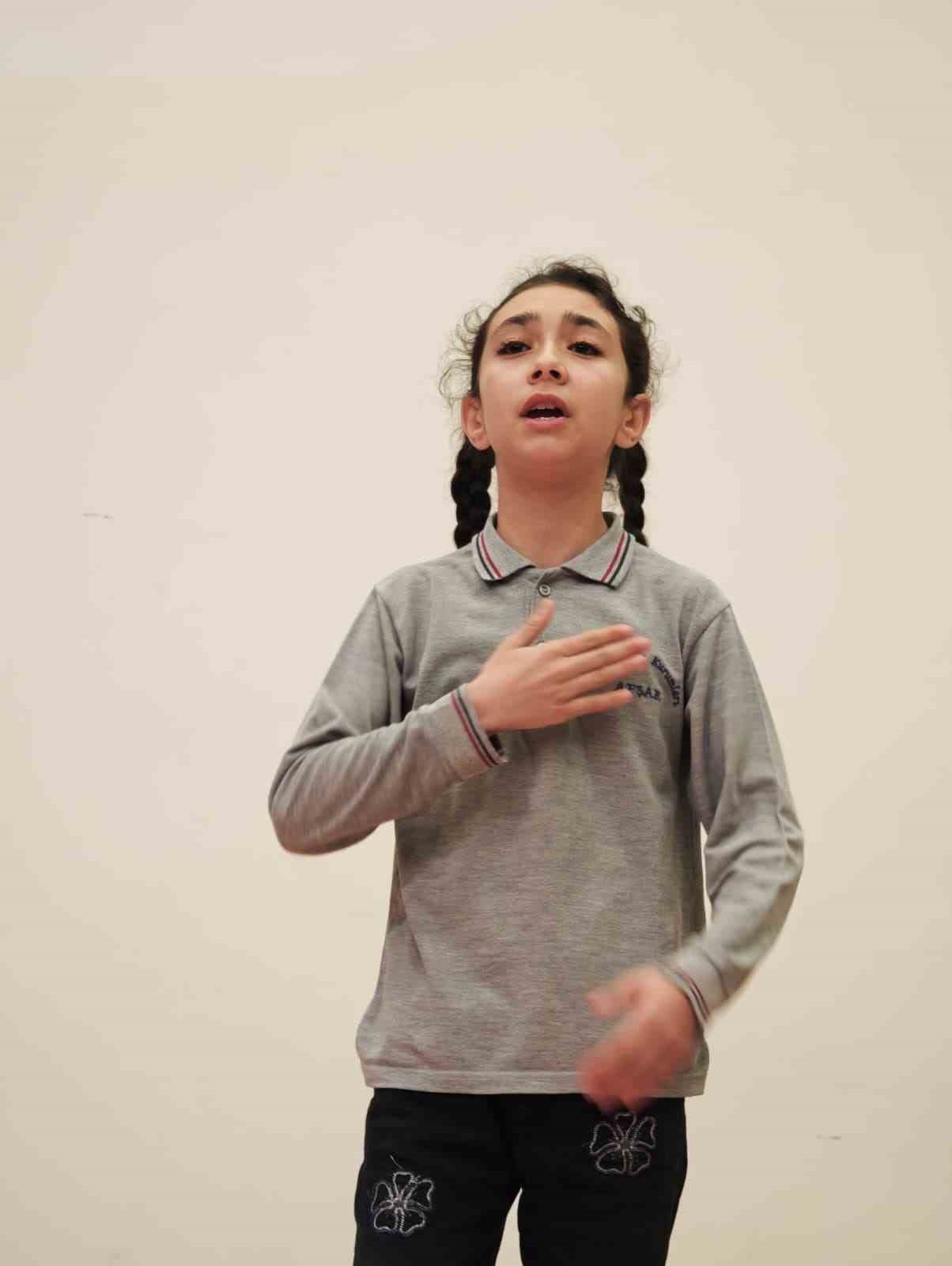 Sarıgöl’de minik yüreklerden İstiklal Marşı coşkusu
