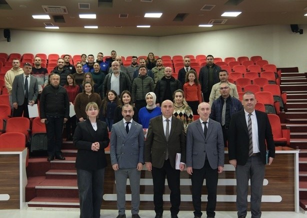 Sarıgöl’ün fay hatları Bilim Kafe’de masaya yatırıldı
