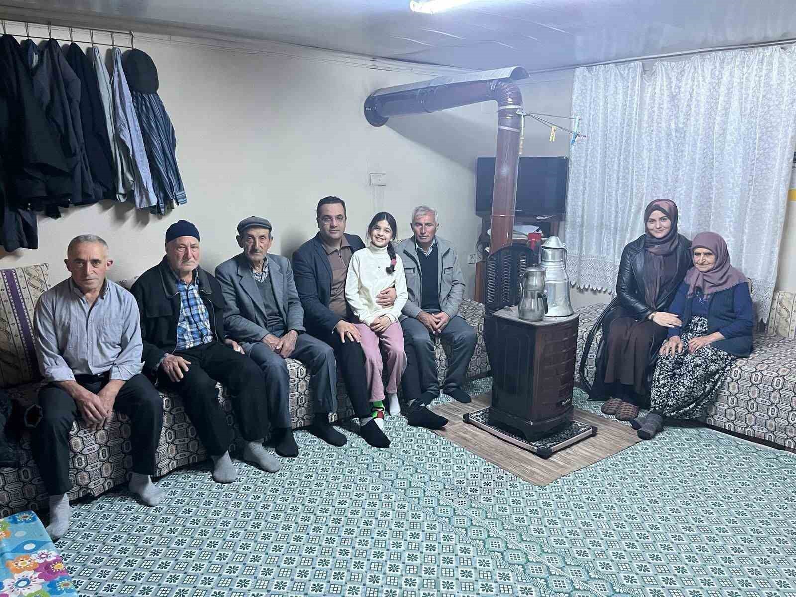 Sarıgöl’ün ilk şehidinin ailesine anlamlı ziyaret
