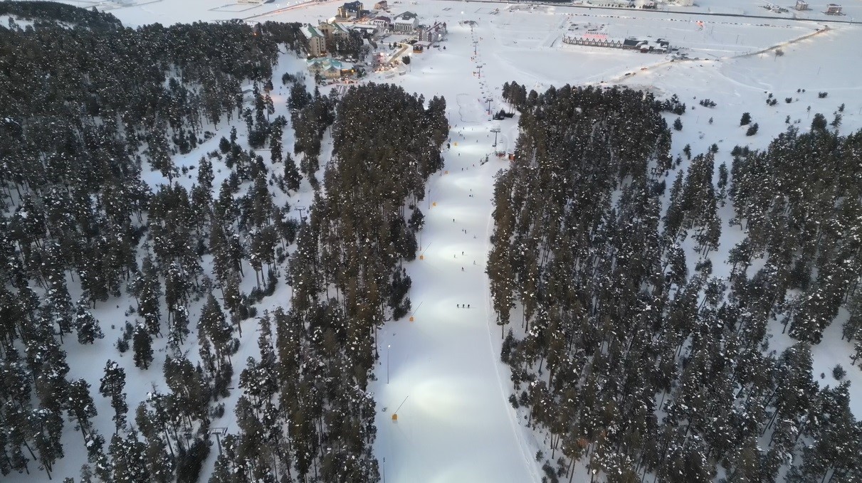 Sarıkamış Kayak Merkezi doldu taştı
Sarıkamış Kayak Merkezi doldu taştı