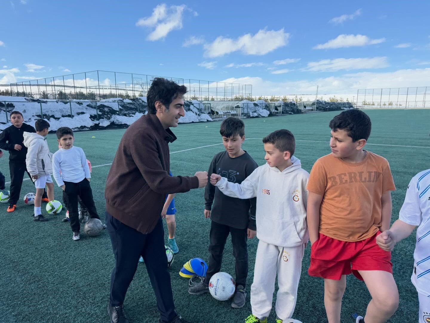 Sarıkamış Kaymakamı Enis Aslantatar’dan Gençlik Merkezi’ne ziyaret
