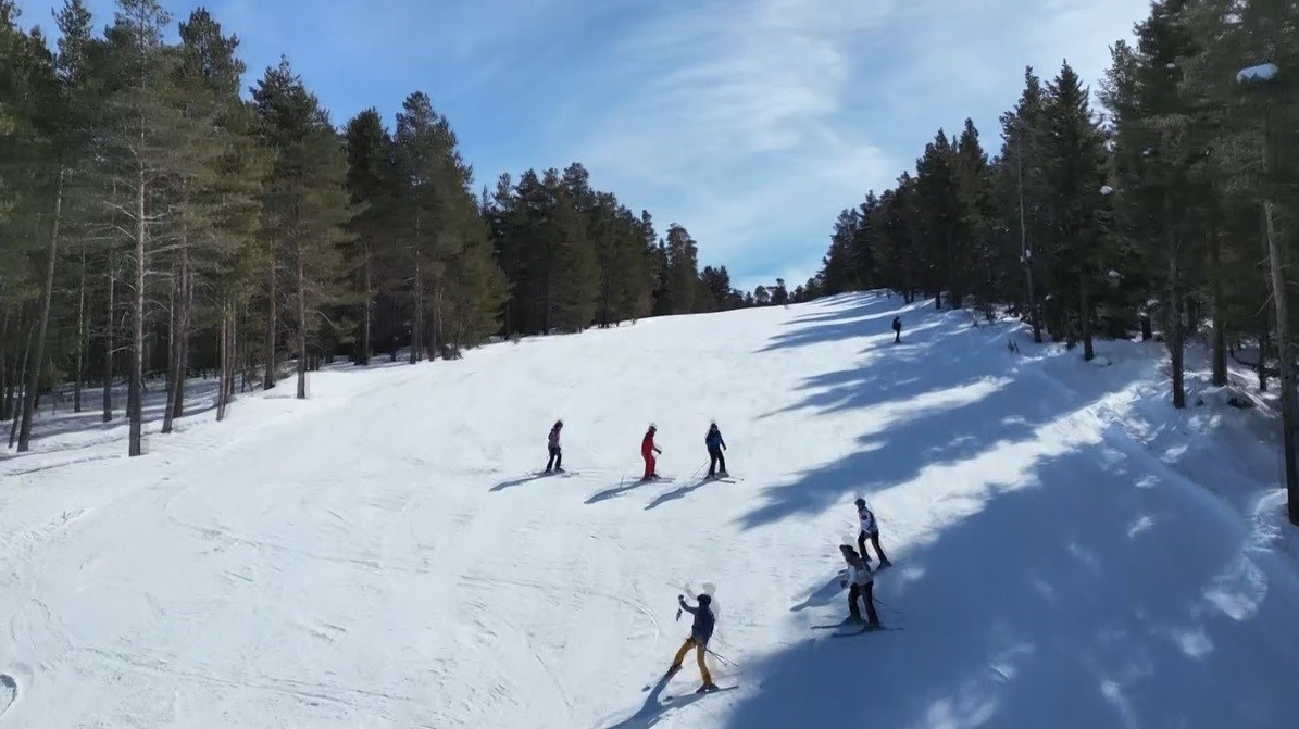 Sarıkamış, snowboard ve kayak tutkunlarını ağırlıyor
Sarıkamış, snowboard ve kayak tutkunlarını ağırlıyor
